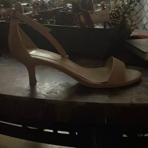 These heels are for any fancy ocasione. Wear them to weddings and parties.